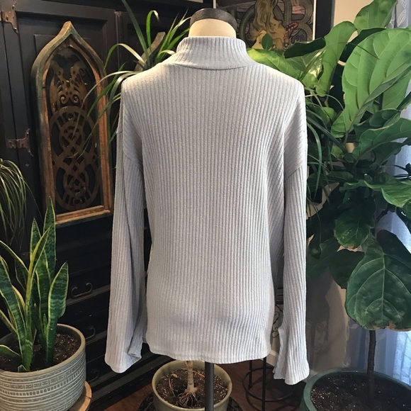 Grayson Ribbed mock neck bell sleeve gray top - Picture 7 of 8